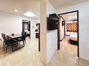 a room with a dining table and a bedroom at บ้านเกื้อ เดอะ ลิฟวิ่ง in Nakhon Ratchasima