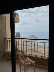 a chair on a balcony with a view of the desert at Harmony immo in Bir el Djir