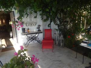 Seating area sa Peggy's Villa-House with private pool 25' from Athens Intl Airport