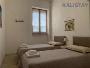 a room with two beds and a window at Casa Francesca Appartamento a 200m dal mare in Torre Canne
