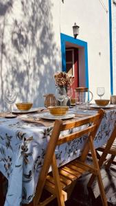 a wooden table with a blue and white table cloth at Monte do Pópulo in Estremoz