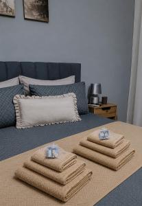a bed with three towels on top of it at Apartman Ivano in Vukovar