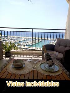 a table on a balcony with a view of the beach at Apartamento Balcón al Mediterráneo in Moraira