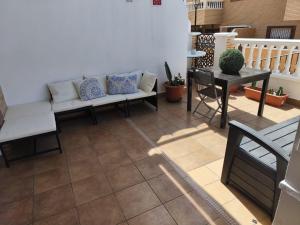 a living room with a couch and a table at Villa Lucía in Aguadulce