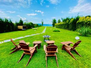 a group of chairs and tables in the grass at Göl Konuk Evi in Sakarya
