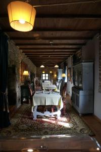 a dining room with a table in the middle of a room at Casa de San Pedro de Cerceda in Villasante