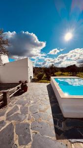 a swimming pool sitting next to a building at Monte do Pópulo in Estremoz
