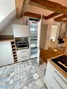 a kitchen with white cabinets and a tile floor at Belmonte in Sulzbach-Rosenberg