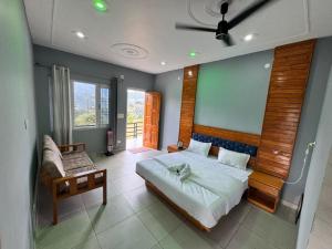 a bedroom with a bed and a chair in it at Seraahi Hills Resort in Bhadarwāh +18 photos