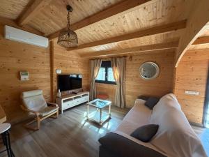 a living room with a couch and a tv at Casas Guemon in Zahora