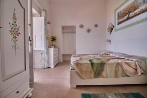 a bedroom with a bed and a dresser at Casa Alloro - Rinella in Leni +34 photos