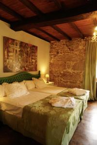 a bedroom with two beds in a room at Casa de San Pedro de Cerceda in Villasante