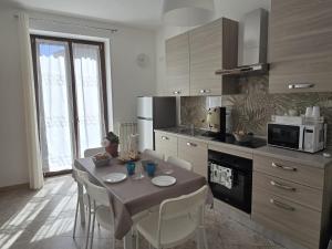 a kitchen with a table and chairs in a kitchen at B&B Sant'Anna in Lercara Friddi