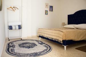 a bedroom with a bed and a rug at Jasmin in Gabès