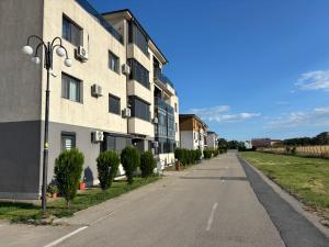 an empty street in front of a building at SeaEsta Studio in Agigea