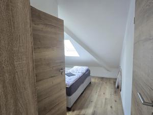a small bedroom with a bed in a attic at Bruchsal Herz in Bruchsal
