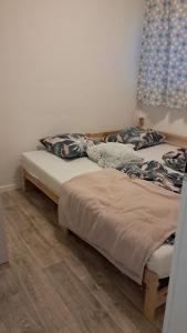 two beds sitting next to each other in a room at Útulný 1kk byt in Líšnice