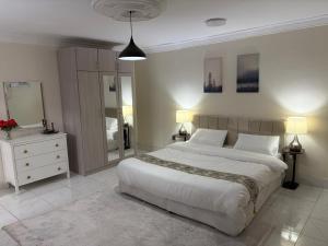 a bedroom with a large bed and a mirror at ترف in Medina