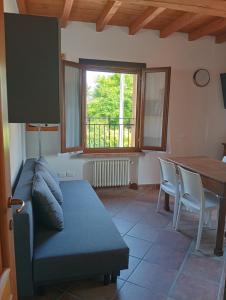 a living room with a couch and a table at Casa LB14 in Castelletto Borgo