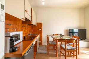 a kitchen with a table with chairs and a microwave at Casa Dreamo in Sarnico