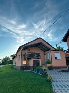 a house with a green lawn in front of it at Kuća za odmor Serdar in Slavonski Brod