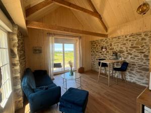 a living room with a couch and a table at Ty glaz in Plouguerneau