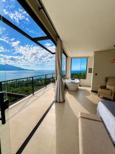 a large bathroom with a view of the ocean at Casa Gaia GuestHouse in Ilhabela +30 photos