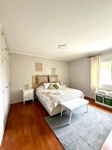 a bedroom with a large bed and a rug at DaKing in Vila do Conde