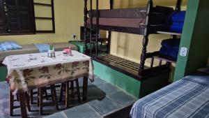 a room with a table and two bunk beds at Ouro Grosso Chales in Iporanga +61 photos