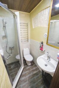 Ванная комната в Apartments on Valova 16- 2 minutes to Market Square