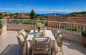 a table and chairs on a balcony with a view at Holibai Portaliña, Mar y Montaña, Baiona in Baiona