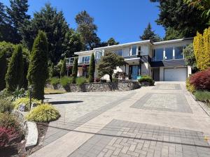 a driveway in front of a house at Cozy Ocean View Retreat in Victoria