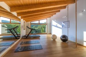 a gym with yoga mats and a wooden ceiling at La Conca in Sansepolcro