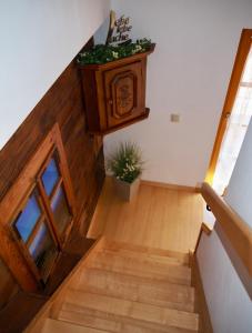 an image of a staircase with a plant at Ferienwohnung Dürnberger in Liebenfels
