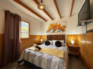 a bedroom with a bed with two pillows on it at Oceana Suites Refugio de Maipo in San José de Maipo
