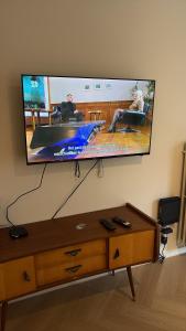 a flat screen tv hanging on a wall at Bérylune Centrum in Ostend