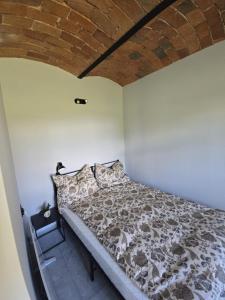 a bedroom with a bed in a room at Dom w Młodzianowie in Milicz