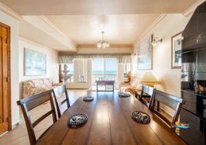 a living room with a table and a dining room at Jerry in San Felipe