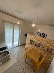 a kitchen with a table and chairs in a room at Alloggio Primavera Matilde in Terni