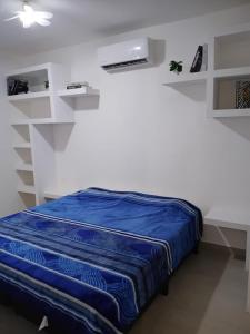 Un pat sau paturi într-o cameră la Condominio CB +5 fotografii
