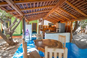 a wooden table and chairs under a pergola at Casa Mahue in Puerto Escondido