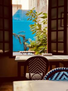 a table with two chairs and a table with a window at Coliving Tenerife - Villa La Laguna in Las Lagunas