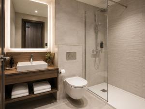 a bathroom with a toilet and a sink and a shower at KM Rentals - Lillestrøm City Centre - Selected Hotels in Lillestrøm