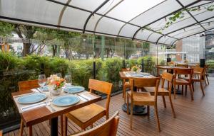 Un restaurant sau alt loc unde se poate mânca la Hotel Morrison Zona T
