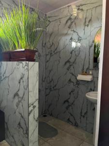 a bathroom with a black marble wall at Paradise Experience Costa Rica in Pueblo Nuevo +20 photos