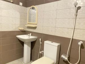 a bathroom with a toilet and a sink at Kentz villa in Arugam Bay