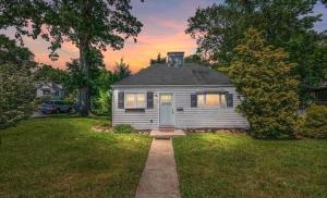 a small house with a pathway in front of it at Glam Parkville Experience! in Parkville