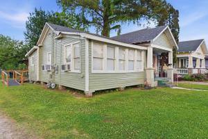a small green house with a yard at Cozy 1BR Cottage w Kitchen & Laundry in Lafayette +7 photos