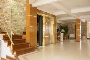 a lobby with stairs and a brick wall at Hotel Dior in Tandil