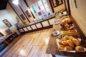 a buffet line with bread and pastries in a restaurant at Pousada Highland in Santo Antônio do Pinhal